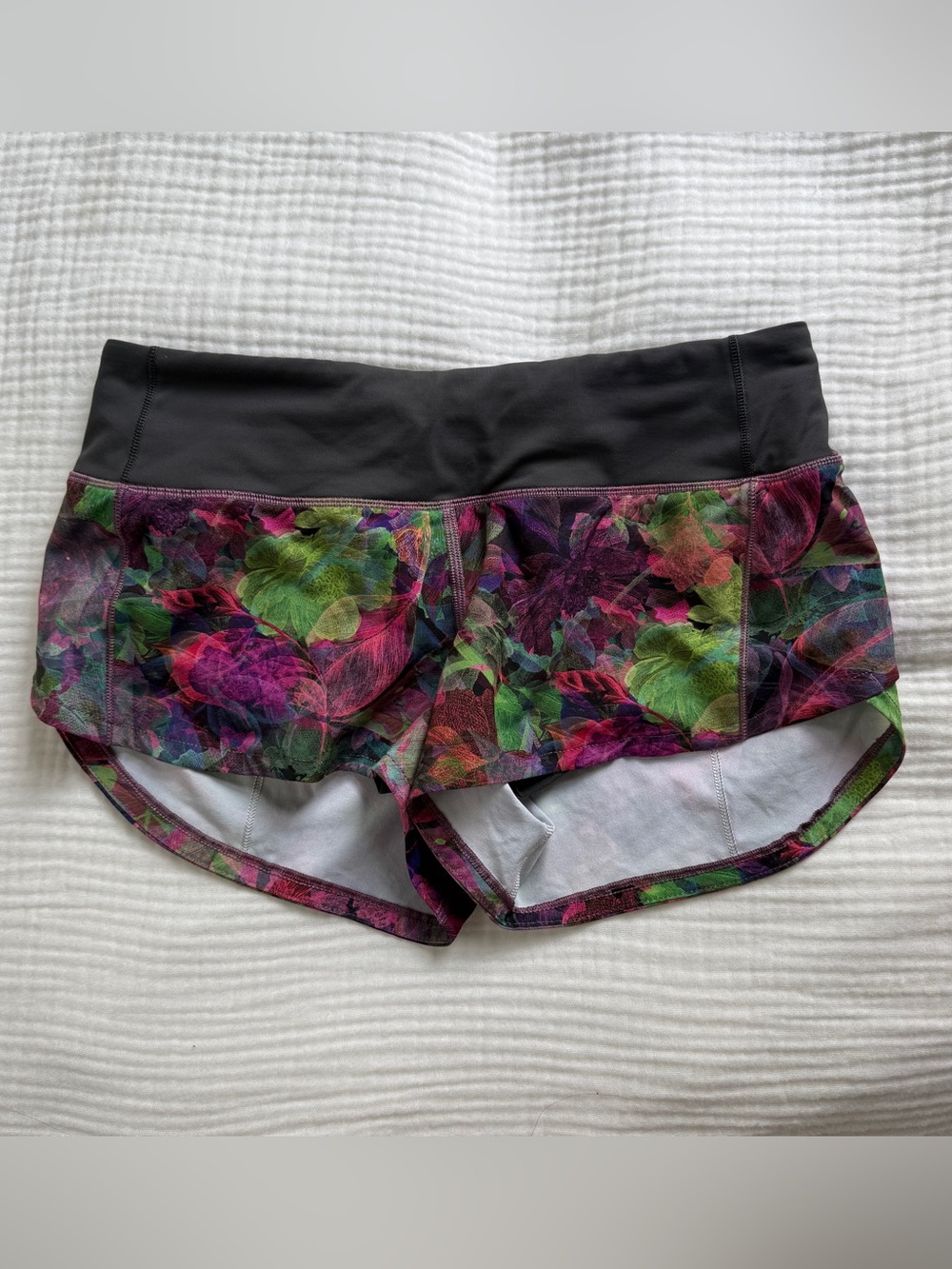 Lululemon Speed up Shorts Vivid Floral Tone 2 Low rise 2.5”
